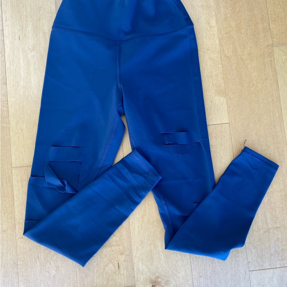 5 Leggings bundle! Alo Yoga+ Ellie 2 long and 3 capri! Size Small - Picture 3 of 8